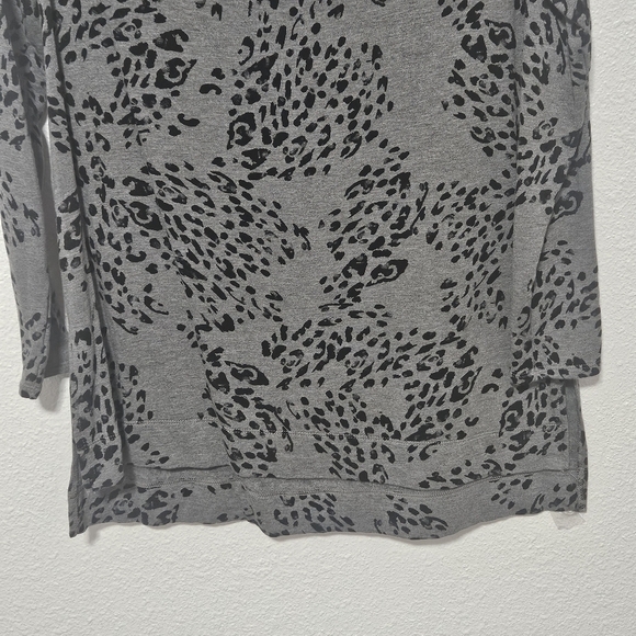 Chico's leopard off the shoulder top size 0=small - Picture 3 of 10